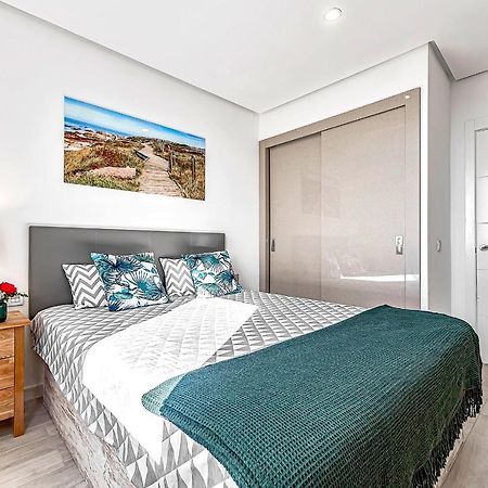 Ocean Garden Apartment With Seaview. 阿德耶 外观 照片