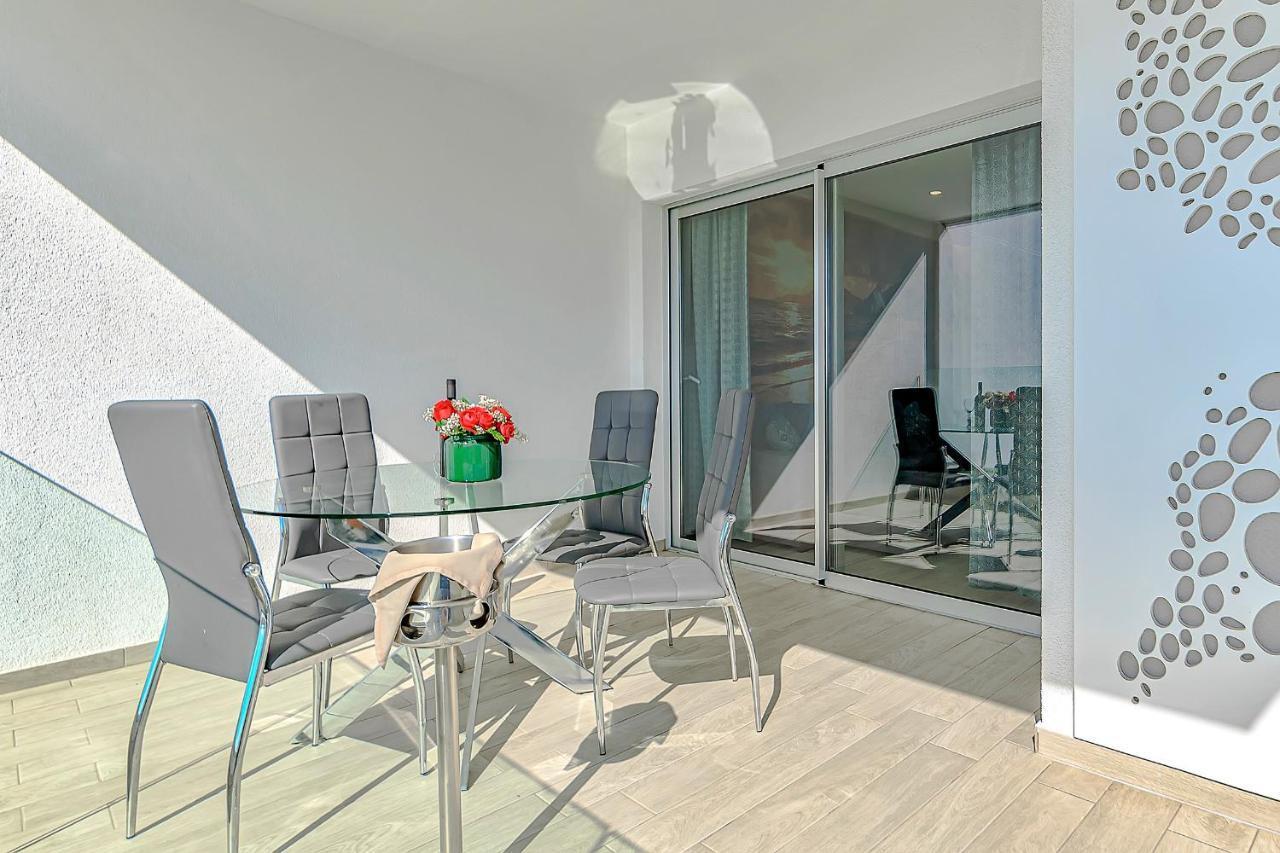 Ocean Garden Apartment With Seaview. 阿德耶 外观 照片