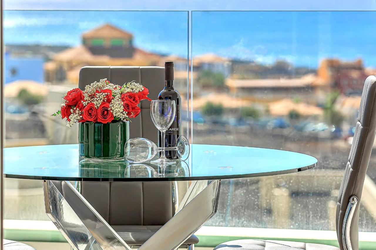 Ocean Garden Apartment With Seaview. 阿德耶 外观 照片