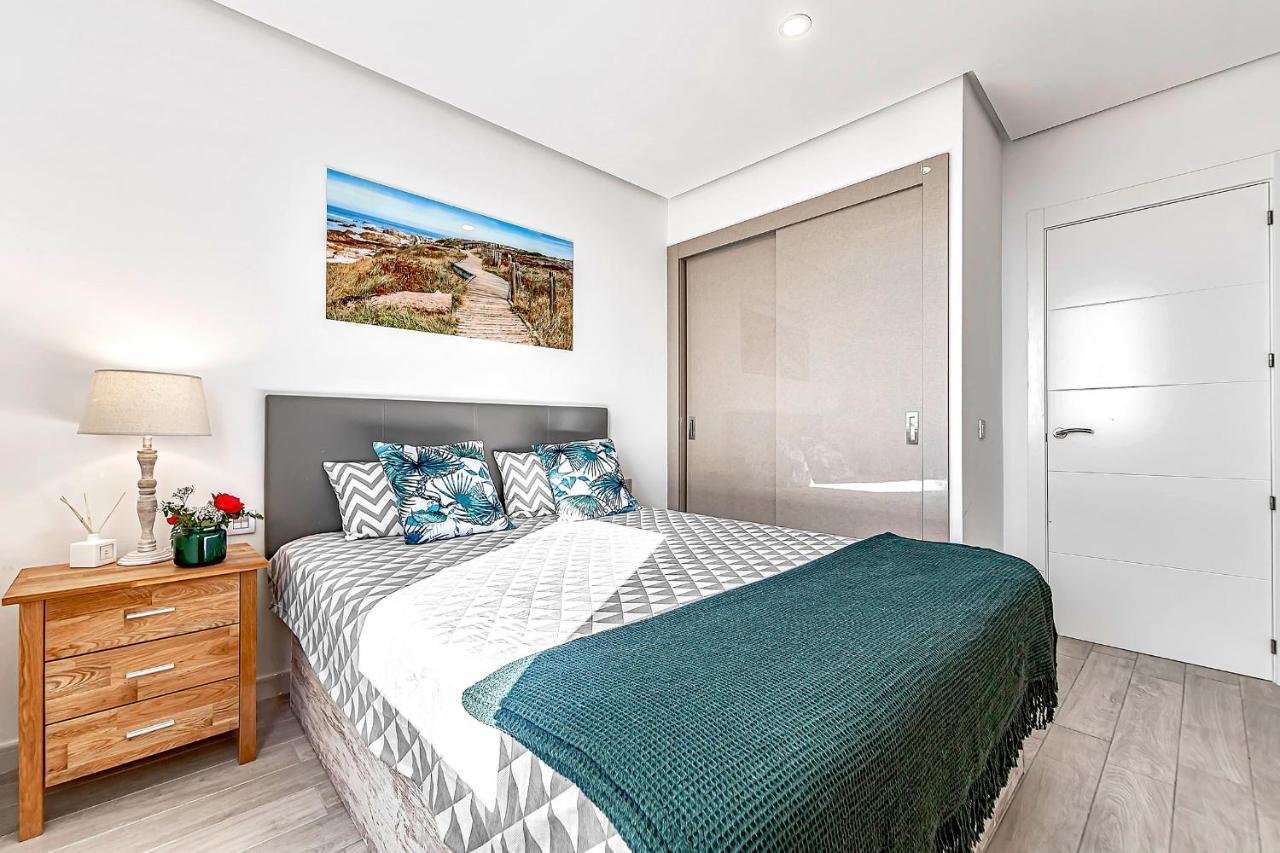 Ocean Garden Apartment With Seaview. 阿德耶 外观 照片