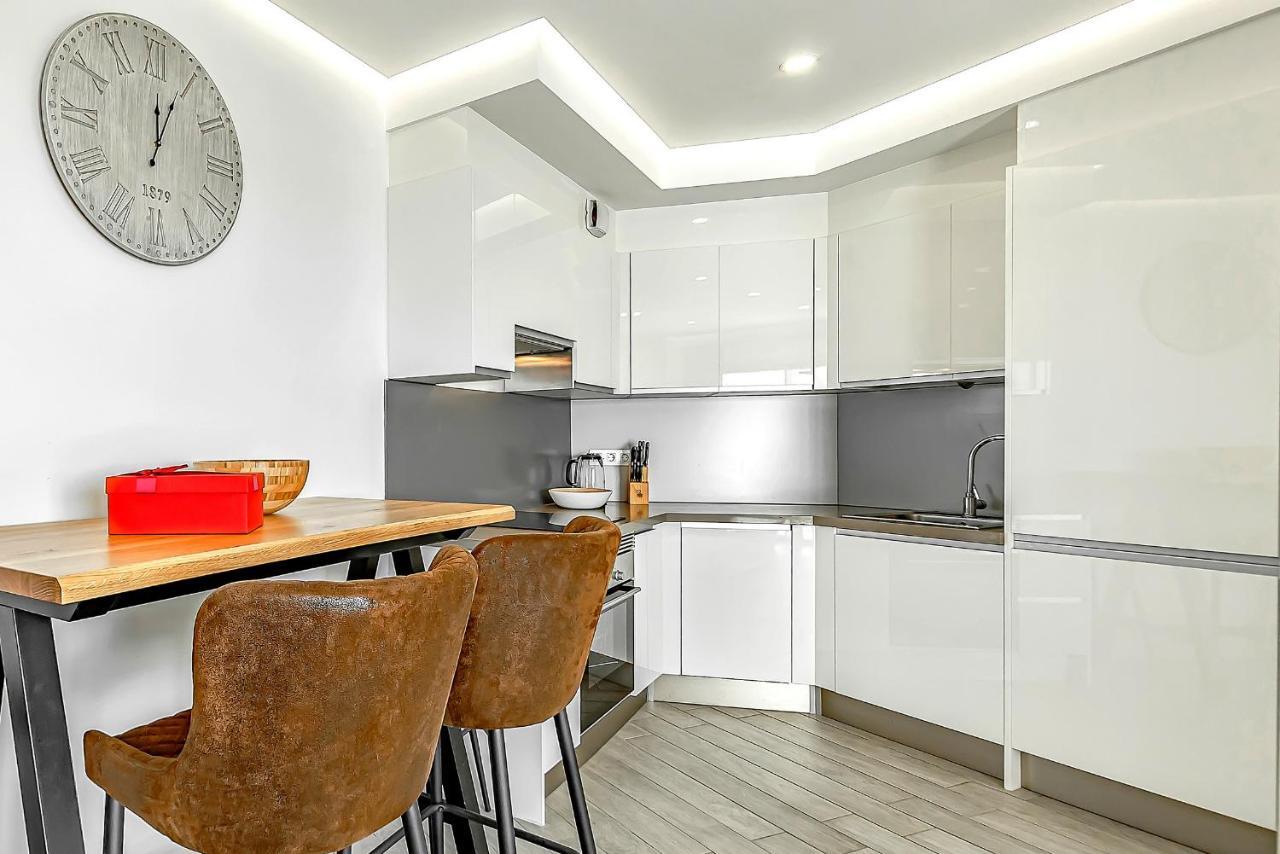 Ocean Garden Apartment With Seaview. 阿德耶 外观 照片