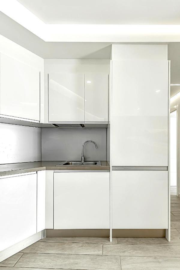 Ocean Garden Apartment With Seaview. 阿德耶 外观 照片
